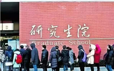 排队上课的学生 报考2019年少数民族高层次骨干人才研究生招生计划的考生报名资格的公示(图1)